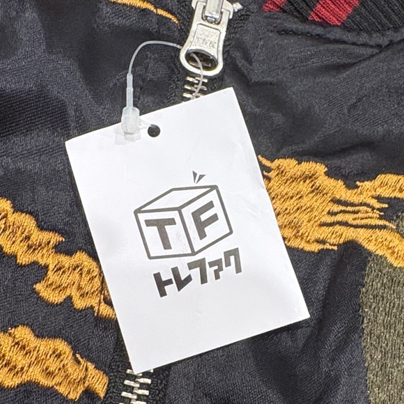 Black and Gold reversible Dragon Embroidered Jacket size L - Picture 14 of 14